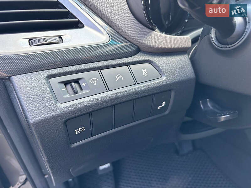 Внедорожник / Кроссовер Hyundai Santa FE 2015 в Черкассах