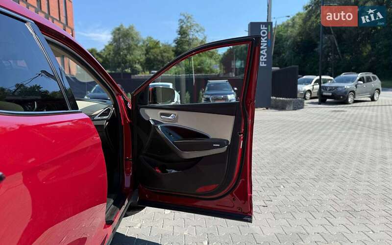 Позашляховик / Кросовер Hyundai Santa FE 2017 в Чернівцях