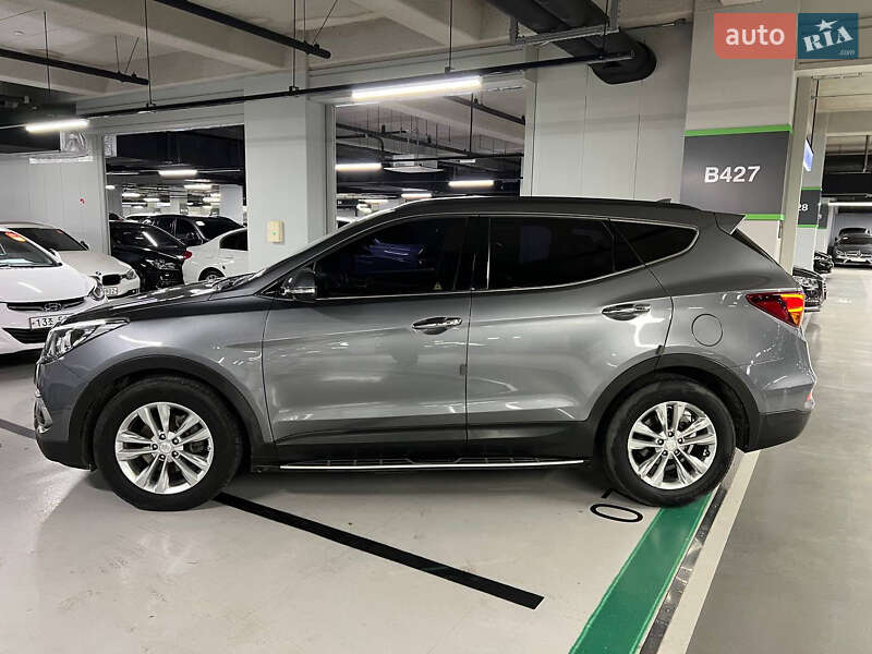 Внедорожник / Кроссовер Hyundai Santa FE 2016 в Киеве