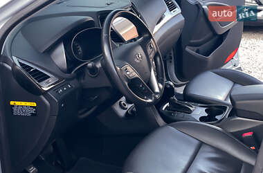 Внедорожник / Кроссовер Hyundai Santa FE 2013 в 