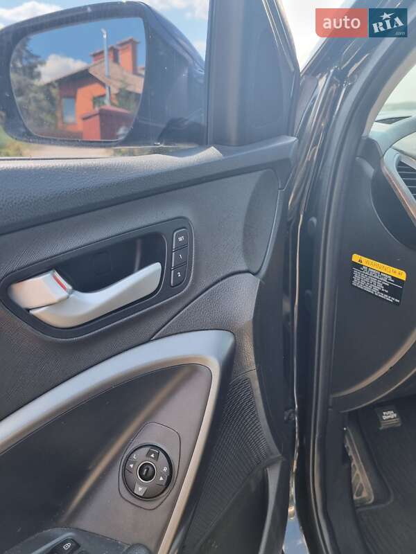 Внедорожник / Кроссовер Hyundai Santa FE 2017 в Николаеве