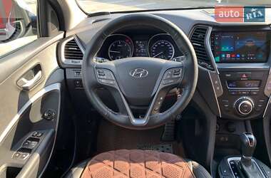 Внедорожник / Кроссовер Hyundai Santa FE 2016 в 