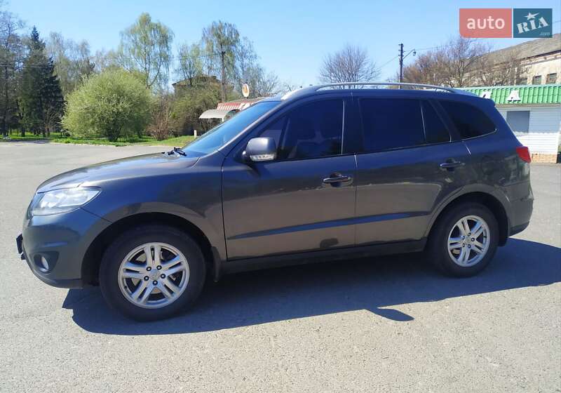 Позашляховик / Кросовер Hyundai Santa FE 2011 в Гадячі