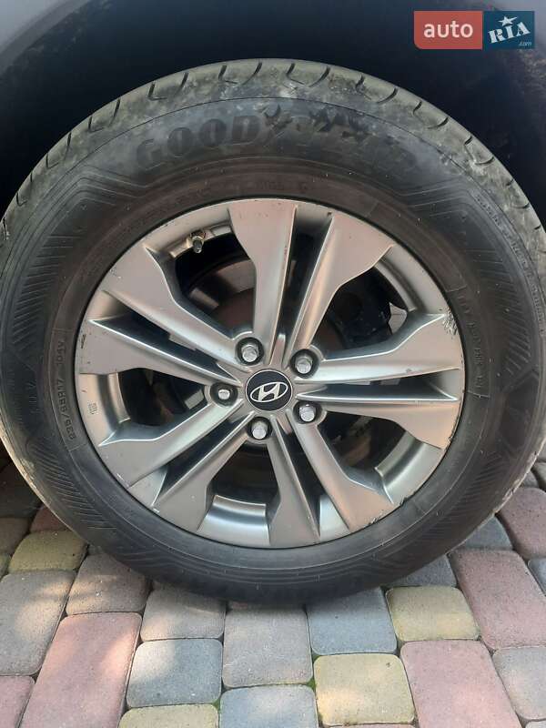 Внедорожник / Кроссовер Hyundai Santa FE 2013 в Кременце