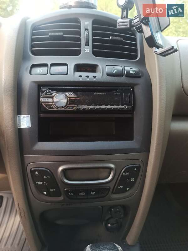 Позашляховик / Кросовер Hyundai Santa FE 2005 в Києві