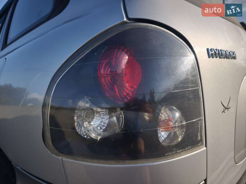 Внедорожник / Кроссовер Hyundai Santa FE 2004 в Жмеринке