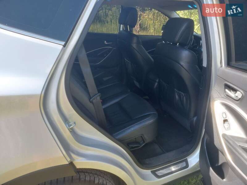 Внедорожник / Кроссовер Hyundai Santa FE 2013 в Вишневом