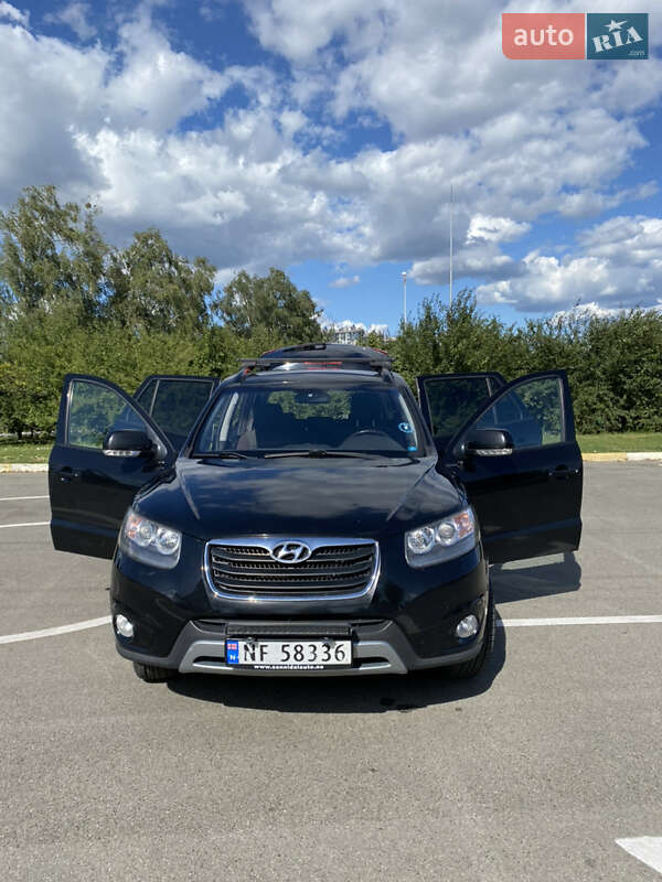 Позашляховик / Кросовер Hyundai Santa FE 2011 в Бучі