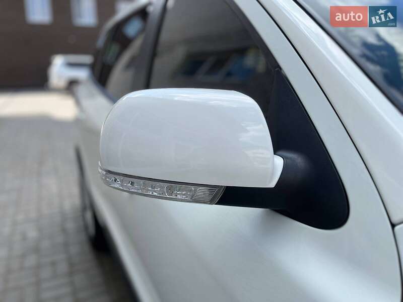 Позашляховик / Кросовер Hyundai Santa FE 2011 в Харкові