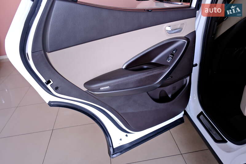 Позашляховик / Кросовер Hyundai Santa FE 2016 в Одесі