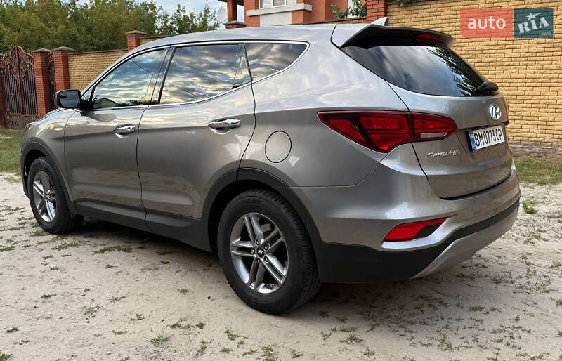 Позашляховик / Кросовер Hyundai Santa FE 2016 в Сумах