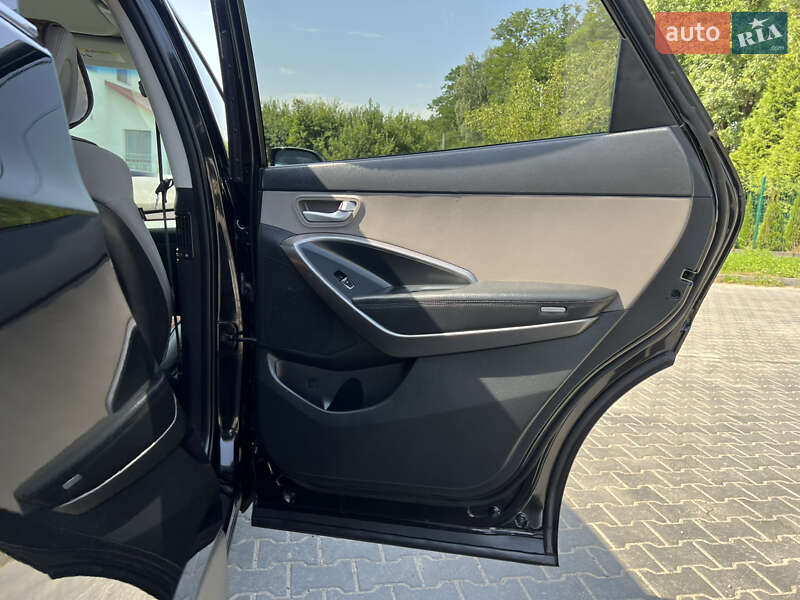 Позашляховик / Кросовер Hyundai Santa FE 2016 в Львові