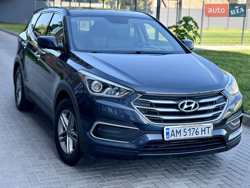 Внедорожник / Кроссовер Hyundai Santa FE 2017 в 
