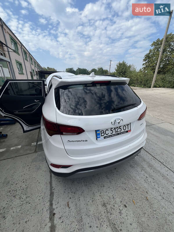 Позашляховик / Кросовер Hyundai Santa FE 2016 в Стрию