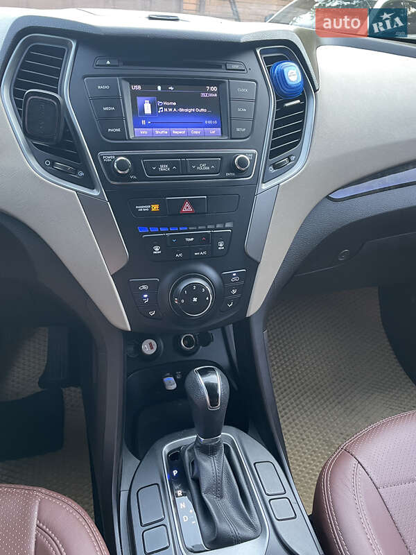 Позашляховик / Кросовер Hyundai Santa FE 2016 в Києві