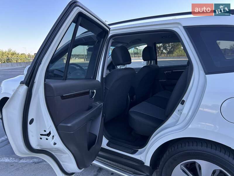 Позашляховик / Кросовер Hyundai Santa FE 2011 в Києві