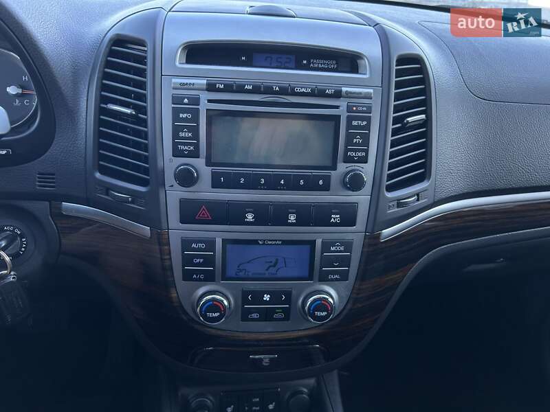 Позашляховик / Кросовер Hyundai Santa FE 2011 в Києві