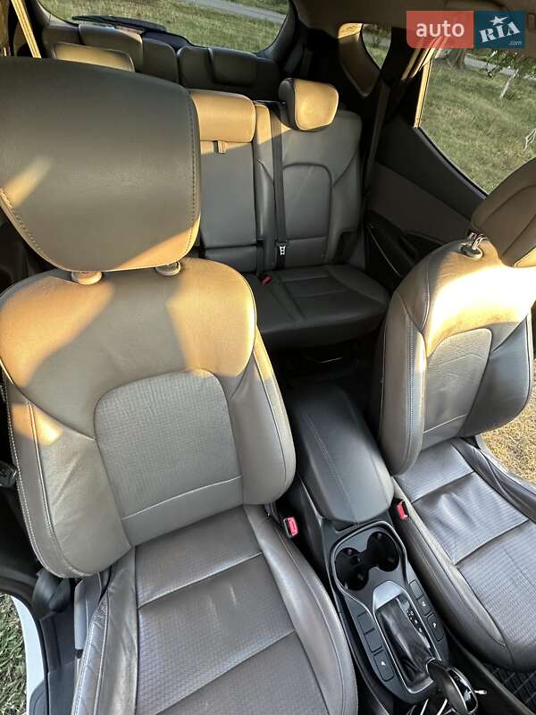 Внедорожник / Кроссовер Hyundai Santa FE 2013 в Киеве