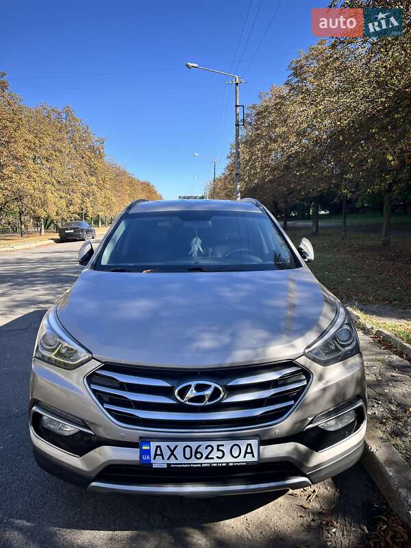 Позашляховик / Кросовер Hyundai Santa FE 2016 в Краматорську