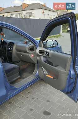 Внедорожник / Кроссовер Hyundai Santa FE 2003 в 