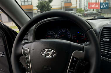 Внедорожник / Кроссовер Hyundai Santa FE 2010 в 