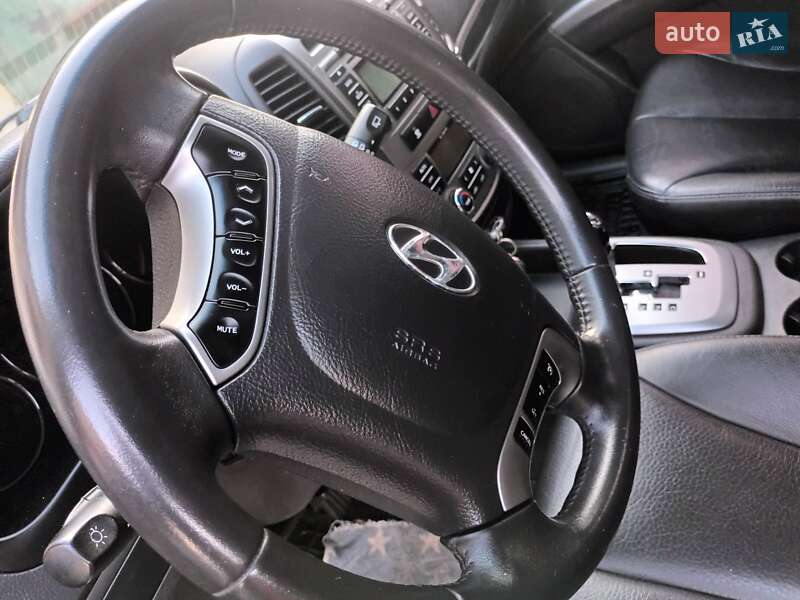 Позашляховик / Кросовер Hyundai Santa FE 2010 в Городенці