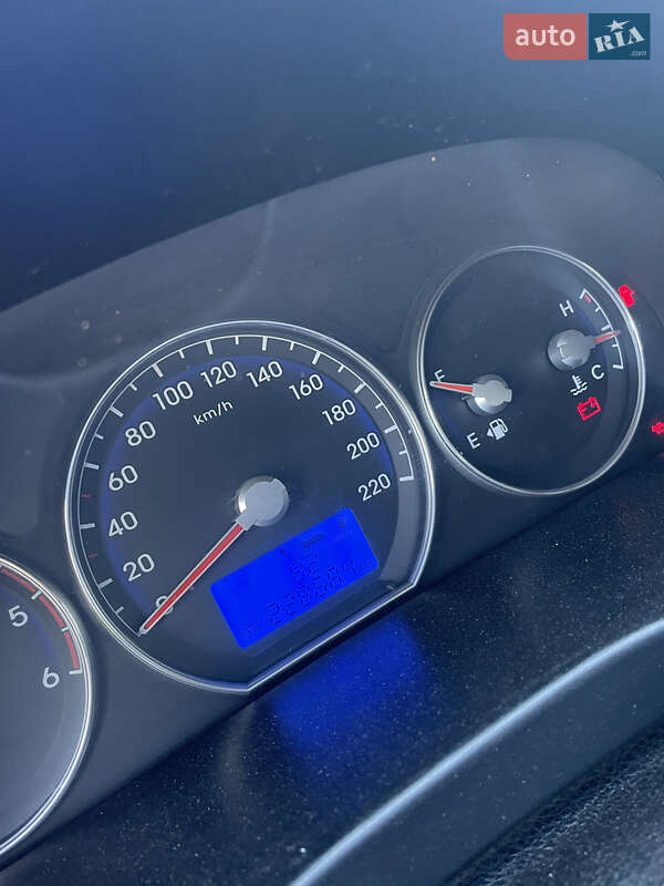 Внедорожник / Кроссовер Hyundai Santa FE 2011 в Днепре