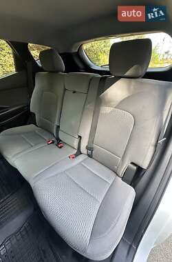 Внедорожник / Кроссовер Hyundai Santa FE 2015 в 