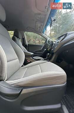 Внедорожник / Кроссовер Hyundai Santa FE 2015 в 