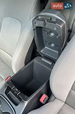 Внедорожник / Кроссовер Hyundai Santa FE 2015 в 