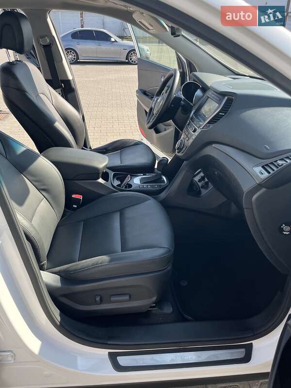 Позашляховик / Кросовер Hyundai Santa FE 2015 в Чернівцях