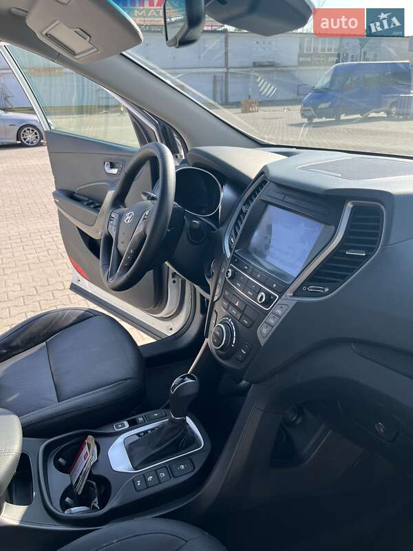 Позашляховик / Кросовер Hyundai Santa FE 2015 в Чернівцях