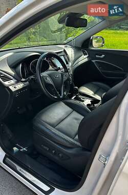 Внедорожник / Кроссовер Hyundai Santa FE 2015 в 