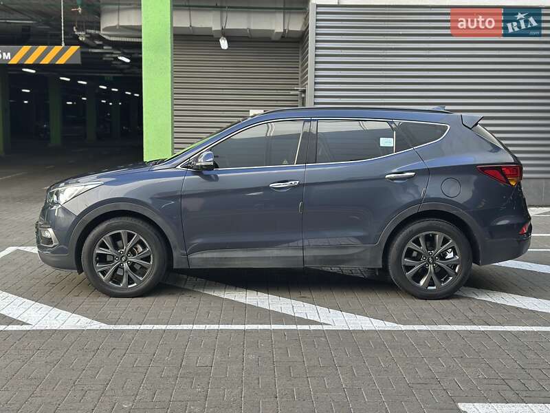 Внедорожник / Кроссовер Hyundai Santa FE 2017 в Киеве