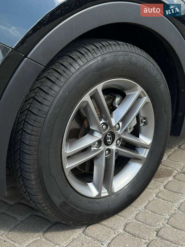 Внедорожник / Кроссовер Hyundai Santa FE 2017 в Львове