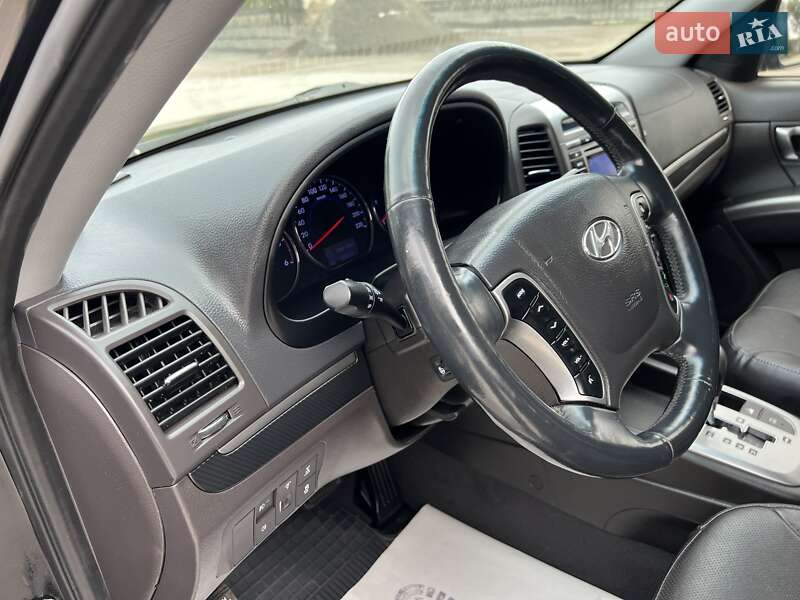 Внедорожник / Кроссовер Hyundai Santa FE 2012 в Радивилове