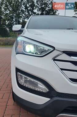 Внедорожник / Кроссовер Hyundai Santa FE 2014 в 