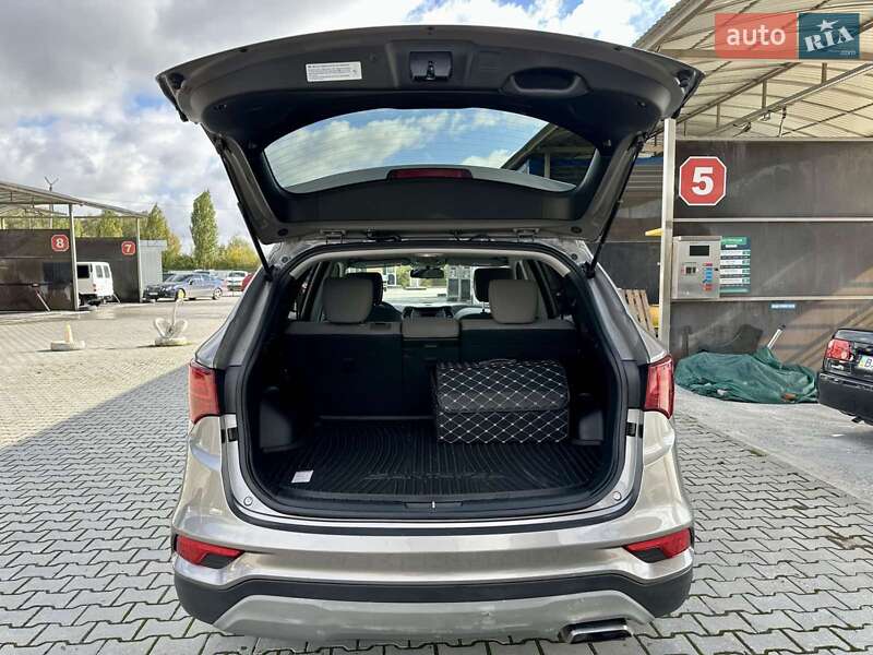 Внедорожник / Кроссовер Hyundai Santa FE 2018 в Каменец-Подольском