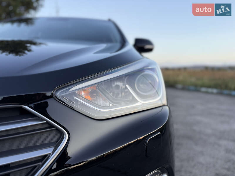 Внедорожник / Кроссовер Hyundai Santa FE 2015 в Радивилове