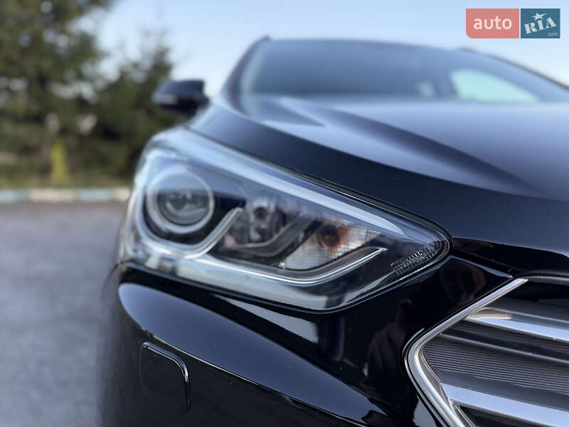 Внедорожник / Кроссовер Hyundai Santa FE 2015 в Радивилове