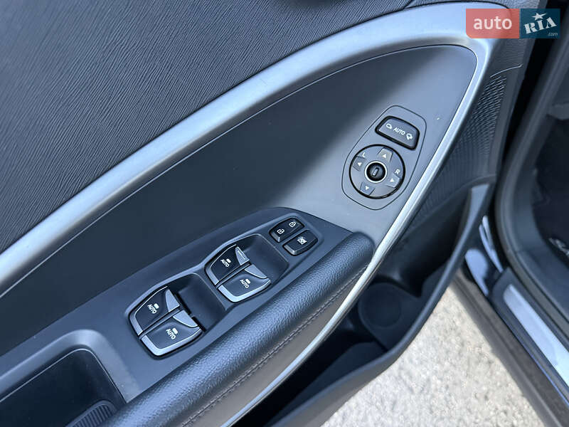 Внедорожник / Кроссовер Hyundai Santa FE 2015 в Радивилове