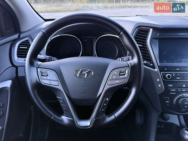 Внедорожник / Кроссовер Hyundai Santa FE 2015 в Радивилове