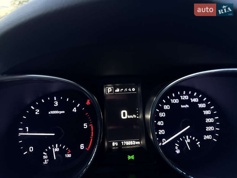 Внедорожник / Кроссовер Hyundai Santa FE 2015 в Радивилове