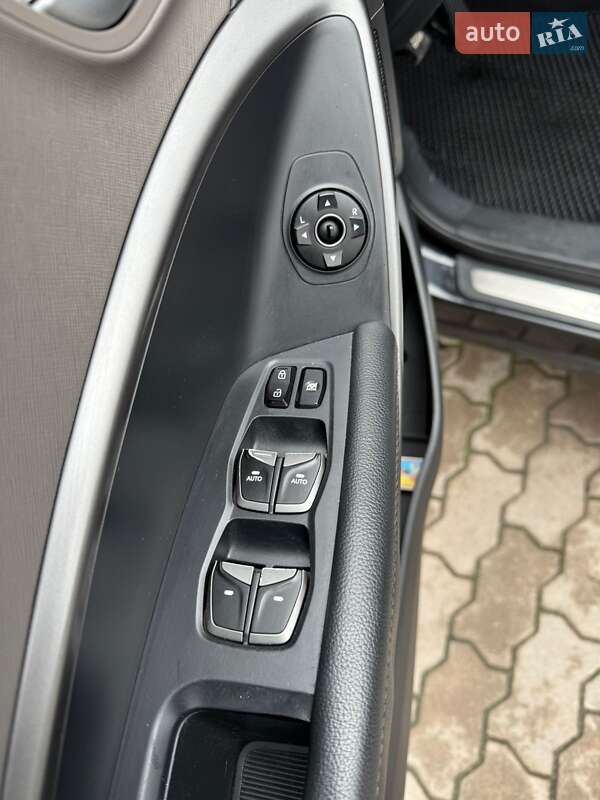 Внедорожник / Кроссовер Hyundai Santa FE 2016 в Львове