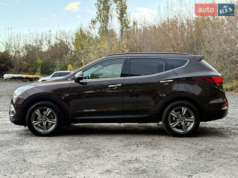 Внедорожник / Кроссовер Hyundai Santa FE 2016 в Гнивани
