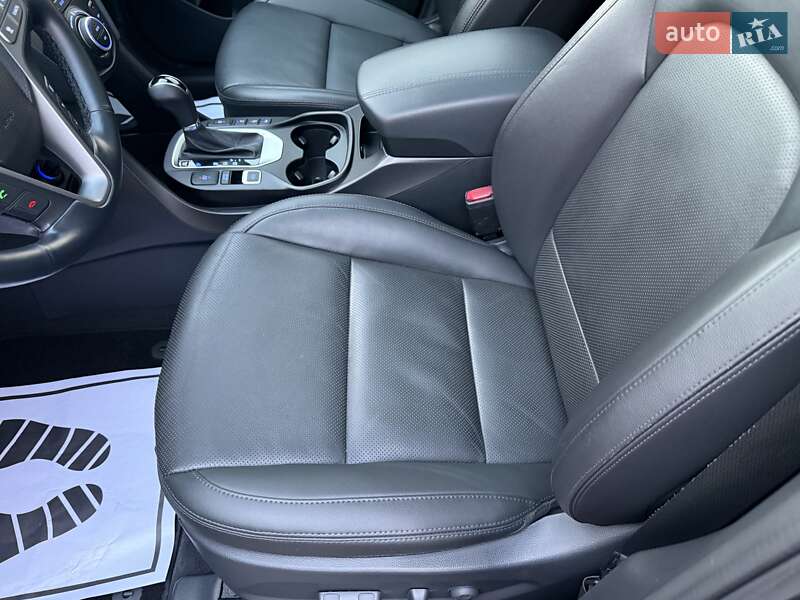 Внедорожник / Кроссовер Hyundai Santa FE 2016 в Гнивани