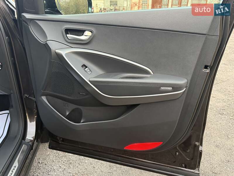 Внедорожник / Кроссовер Hyundai Santa FE 2016 в Гнивани