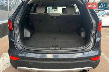 Внедорожник / Кроссовер Hyundai Santa FE 2015 в 