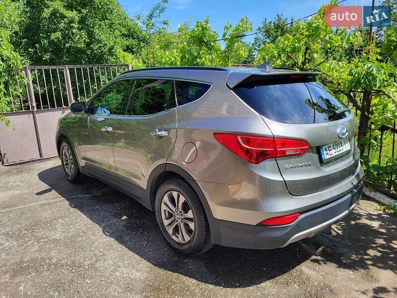 Внедорожник / Кроссовер Hyundai Santa FE 2015 в 