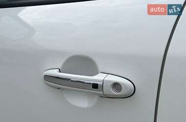 Внедорожник / Кроссовер Hyundai Santa FE 2012 в 